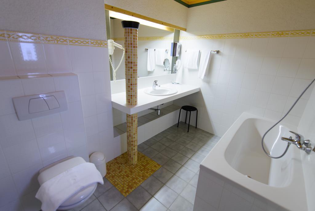 Gasthof Hotel Zweimueller Грискирхен Номер фото