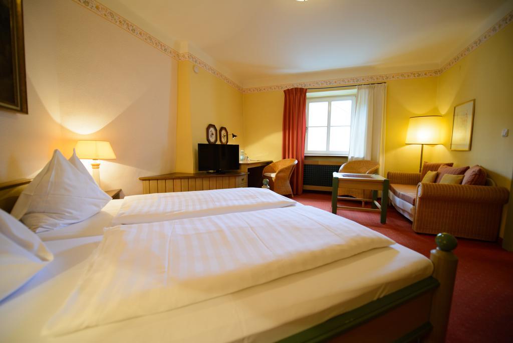 Gasthof Hotel Zweimueller Грискирхен Экстерьер фото